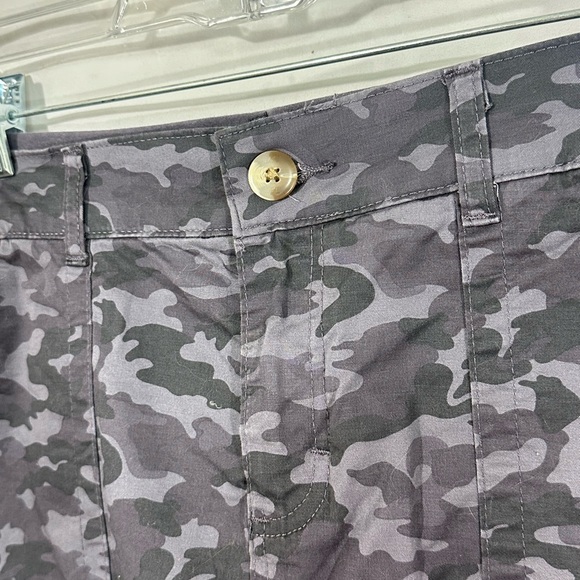 Lee Women’s Regular Fit Camouflage Skort - Mid Rise - Size 6 - Picture 5 of 8